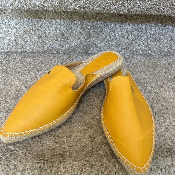 NWOT Lisa B yellow leather pointed toe mule espadrille. Coastal. Classic. Beach - Picture 4 of 10